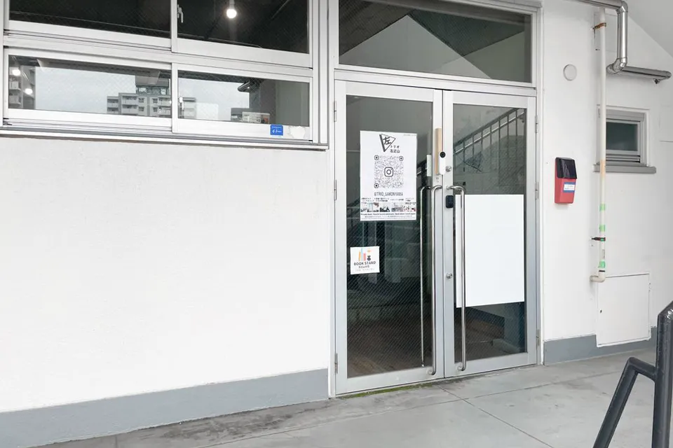 トリオ左近山の外観エントランス